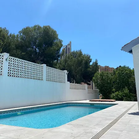 Con Piscina A Un Paso De La Playa Holiday home *