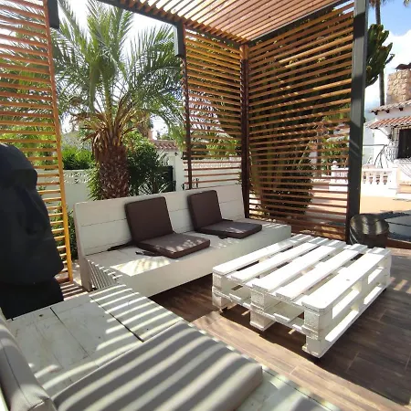 Con Piscina A Un Paso De La Playa Holiday home