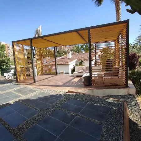 Con Piscina A Un Paso De La Playa Holiday home *