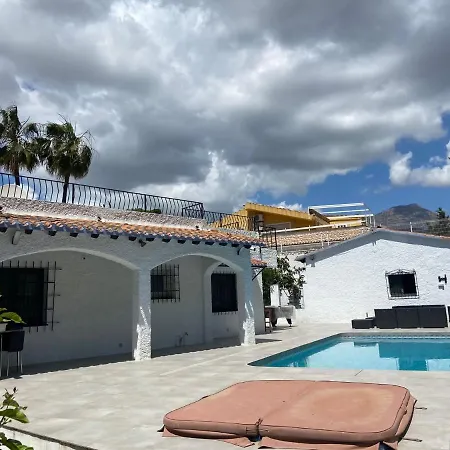 Con Piscina A Un Paso De La Playa Holiday home