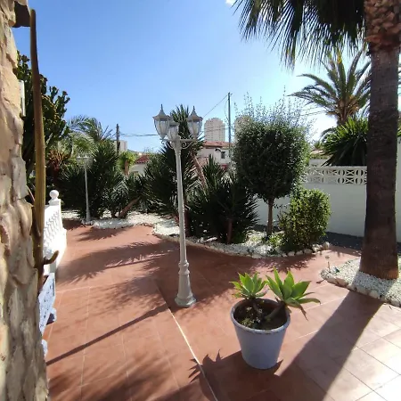 Con Piscina A Un Paso De La Playa بيت للعطل