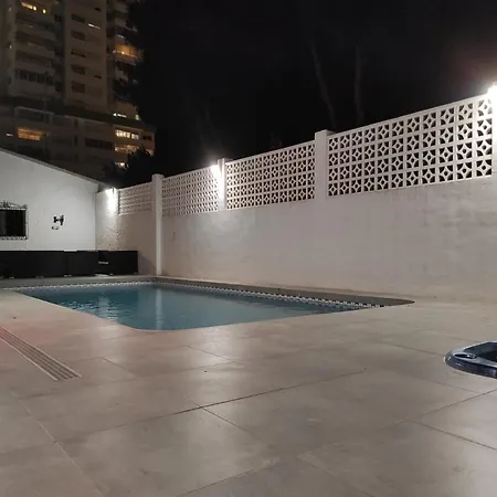 Con Piscina A Un Paso De La Playa بيت للعطل *