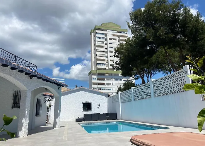 Con Piscina A Un Paso De La Playa * بينايدورم