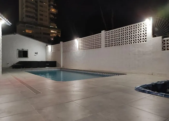 Con Piscina A Un Paso De La Playa بيت للعطل *